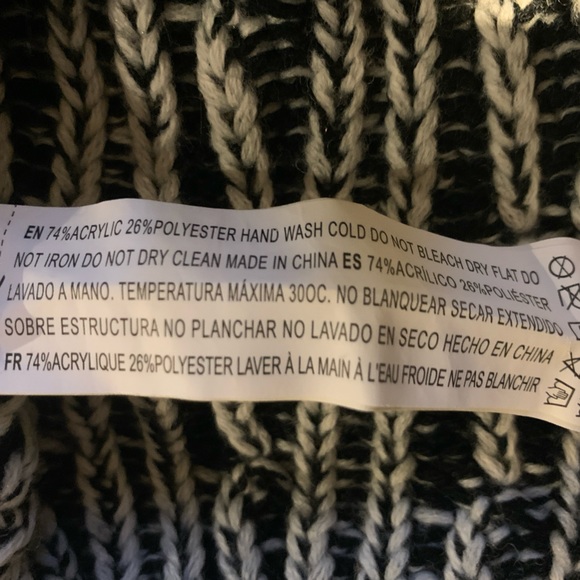 Black and white turtleneck - Picture 2 of 3